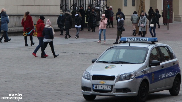 Od poniedziałku w kolejnych dwóch województwach - mazowieckim i lubuskim - wracają obostrzenia. Częściowy lockdown będzie obowiązywał do 28 marca i oznacza powrót do zasad, które już obowiązywały kilka tygodni temu.