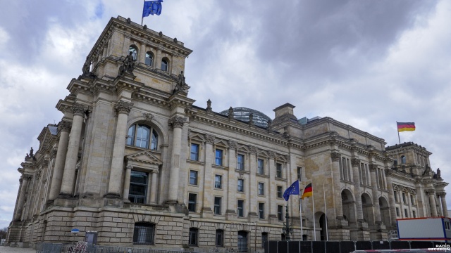 Niemcy wybierają lokalne parlamenty w Badenii-Wirtembergii i Nadrenii-Palatynacie. Wyniki marcowych plebiscytów uchodzą za ważny wskaźnik przed wrześniowymi wyborami do Bundestagu.