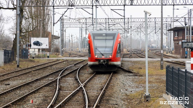 Ta linia miała być gotowa w ubiegłym roku. Taką datę zakończenia modernizacji linii kolejowej do Berlina podano podczas podpisania porozumienia w tej sprawie, które parafował w Szczecinie ówczesny minister transportu Sławomir Nowak ze swym niemieckim odpowiednikiem.