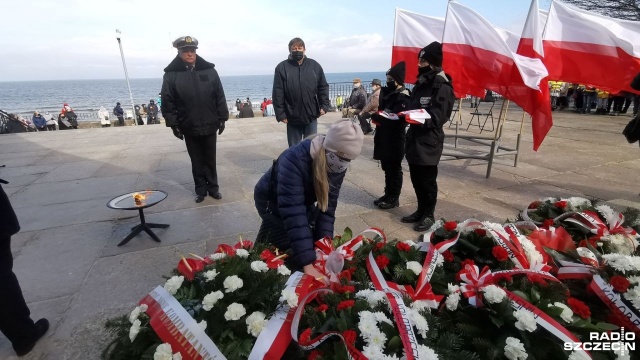 W Kołobrzegu trwają uroczystości 76. rocznicy zakończenia walk o miasto. Z uwagi na trwającą pandemię, zostały one mocno ograniczone.