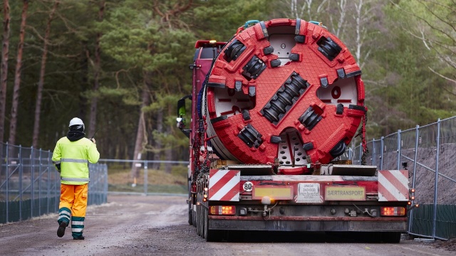 Na plac budowy dotarła maszyna, która posłuży do budowy mikrotunelu pod wydmami w Pogorzelicy. To element gazociągu Baltic Pipe.