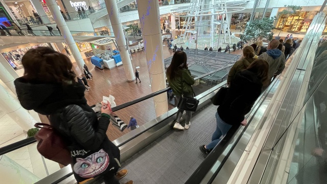 Od soboty lockdown w całej Polsce, już po raz czwarty. Zamknięte będą między innymi kina, muzea i obiekty sportowe. Znaczne ograniczenia będą w galeriach handlowych.