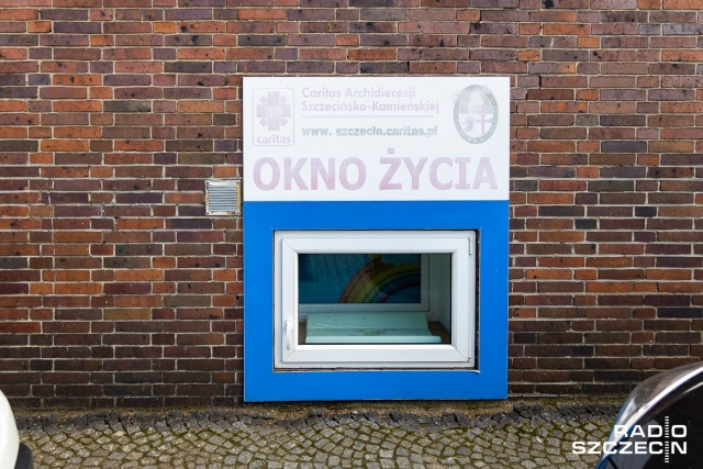 Dziewięć dziewczynek udało się uratować, dzięki szczecińskiemu Oknu Życia. Otwarto je - w Dniu Papieskim - 16 października 2009 roku w parafii Świętej Rodziny przy ulicy Królowej Korony Polskiej.