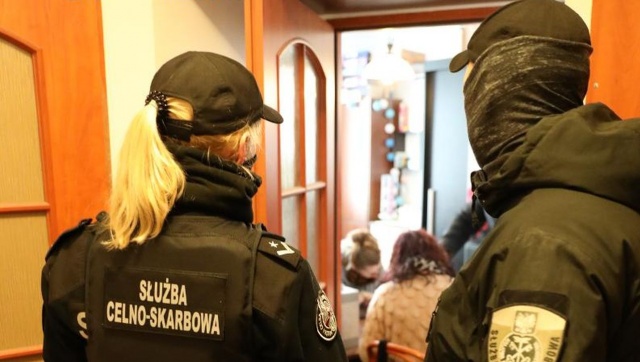 Krajowa Administracja Skarbowa przerwała łańcuch firm zajmujących się obrotem fikcyjnymi fakturami.