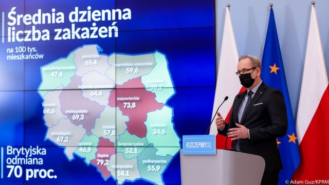 Od najbliższej soboty, przez dwa tygodnie będą obowiązywały dodatkowe zasady bezpieczeństwa. Oznacza to, że wielkopowierzchniowe, detaliczne sklepy meblowe i budowlane zostaną zamknięte, w placówkach handlowych wielkopowierzchniowych wprowadzona zostanie zmniejszona dopuszczalna liczba klientów na każde 100 metrów kwadratowych. Będzie to 1 osoba na każde 20 m2 w większych sklepach.