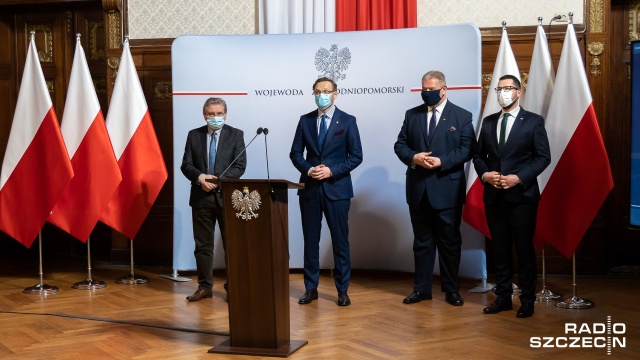 25 procent łóżek przygotowana dla pacjentów zakażonych koronawirusem w regionie jest wolna - mówił w sobotę wojewoda zachodniopomorski Zbigniew Bogucki. Wolnych jest także ponad 30 procent przygotowanych respiratorów.
