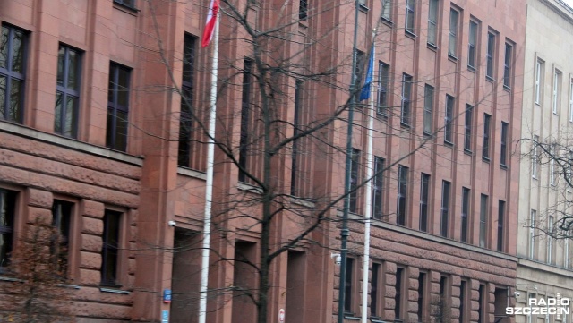 Artykuł w The New Yorker jest oburzający - powiedział Informacyjnej Agencji Radiowej wiceszef Ministerstwa Spraw Zagranicznych Szynom Szynkowski vel Sęk. Wiceminister mówił, że publikacja usiłuje kreować odpowiedzialność Polski za zagładę Żydów w trakcie II Wojny Światowej, co jest bezczelną manipulacją.