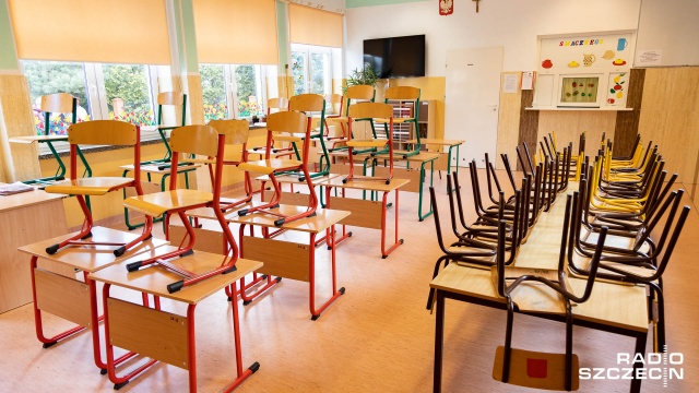 Od czwartku uczniowie w całym kraju rozpoczynają świąteczną przerwę w nauce. Do 6 kwietnia nie będą mieć zajęć, a w przyszłą środę wrócą do zdalnej nauki.