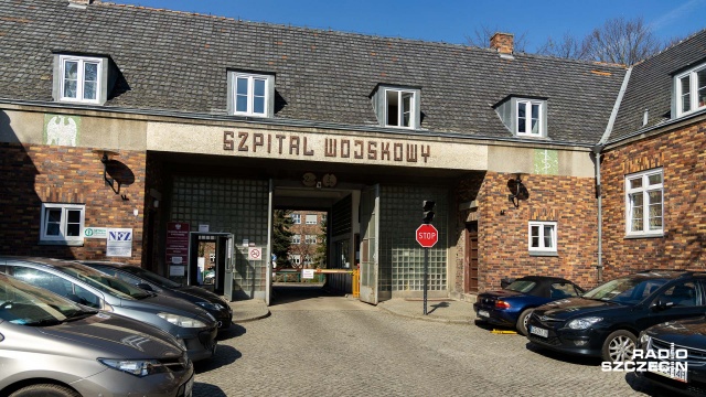 109. Szpital Wojskowy w Szczecinie znowu przyjmie pacjentów zakażonych koronawirusem. Placówka od soboty zajmować się będzie tylko pacjentami z Covid-19. Tak zdecydował wojewoda zachodniopomorski. To z powodu sytuacji epidemiologicznej w regionie.