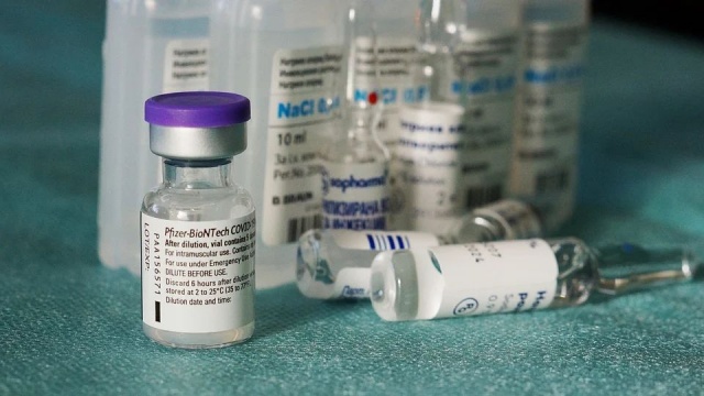 Trwają negocjacje nad przyspieszenie dostaw szczepionek od firmy Pfizer - poinformował premier Mateusz Morawiecki. Dodał, że w drugim kwartale może się pojawić nawet 1 milion dodatkowych szczepionek.
