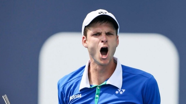 To będzie Wielkanoc z polskim tenisistą Hubertem Hurkaczem. Minionej nocy, podczas prestiżowego turnieju Miami Open rangi ATP 1000, Polak pokonał w dwóch setach Rosjanina Andreja Rublowa 6:3, 6:4 i zagra w niedzielnym finale.