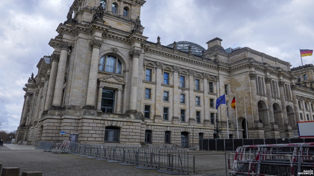 Minister zdrowia Jens Spahn opowiedział się za szybkim ujednoliceniem przepisów w celu przełamania trzeciej fali pandemii. W ostatnich dniach rząd federalny i władze landowe nie mogły w tej sprawie dojść do porozumienia.