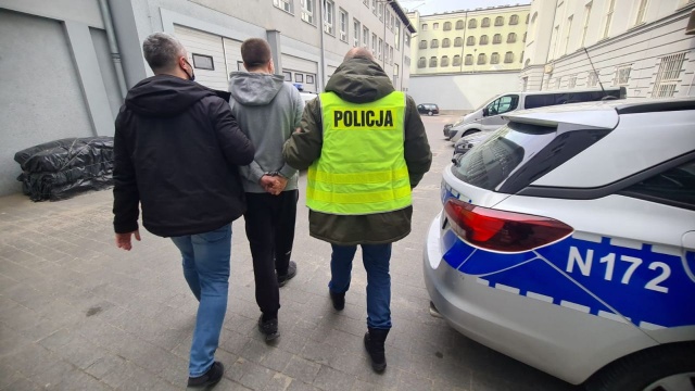 Siedemnastu pseudokibiców Lechii Gdańsk zatrzymali policjanci z komendy wojewódzkiej w Gdańsku oraz miejskiej w Gdyni.