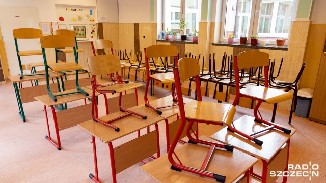 Do końca tygodnia zamknięte będą szkoły, przedszkola i żłobki. O przedłużeniu obostrzeń w całym kraju zdecydowano w związku z trzecią fala pandemii koronawirusa.