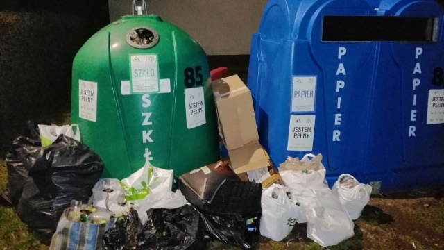Miejscowa straż miejska zdecydowała się na zakup fotopułapek, które mają rejestrować osoby podrzucające odpady pod cudze wiaty śmietnikowe lub w miejsca publiczne.