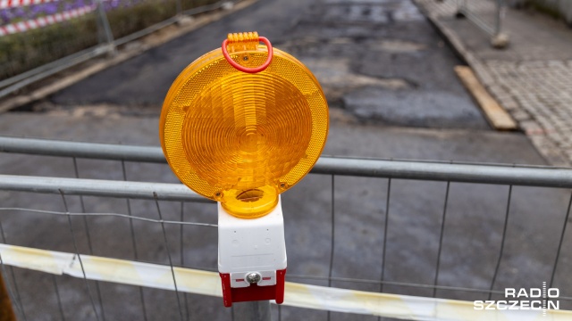 Przed wykonawcą przygotowanie kanalizacji deszczowej. Prace prowadzone są od wtorku na wysokości wjazdu na stację benzynową w kierunku ulicy Ku Słońcu.