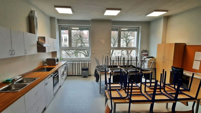 Nowe posadzki, tynki, oświetlenie, przebudowane instalacje i zamontowana winda... nowa siedziba Specjalnej Szkoły Podstawowej nr 52 - gotowa.