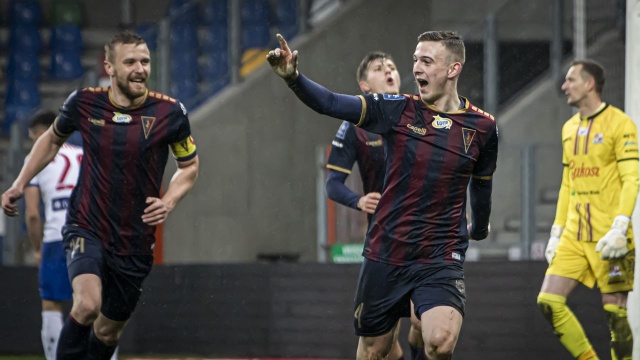 Piłkarze Pogoni z kompletem punktów pod Klimczokiem w rozgrywkach o mistrzostwo Polski. Szczecinianie pokonali na wyjeździe Podbeskidzie Bielsko-Biała 2:0 w 25. kolejce ekstraklasy.