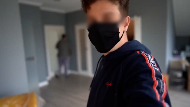 Sąd uzasadnia areszt dla youtubera ze Szczecina, który znęcał się nad niepełnosprawnie intelektualną osobą.