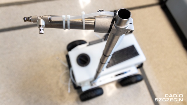Robot dezynfekujący pomieszczenia, stworzony przez szczecińskich naukowców, przejdzie modernizację.