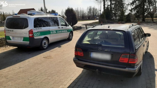 Funkcjonariusze Krajowej Administracji Skarbowej kontrolę przeprowadzili w Szwecji, w powiecie wałeckim. Sprawdzali kierowców w poszukiwaniu nieopodatkowanych towarów.