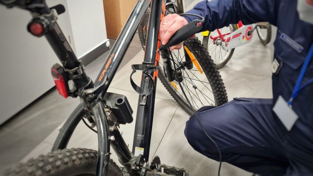 Do znakowania rowerów zachęcają policjanci ze Sławna. Funkcjonariusze podkreślają, że dzięki temu - w przypadku kradzieży - rosną szanse na odnalezienie roweru.