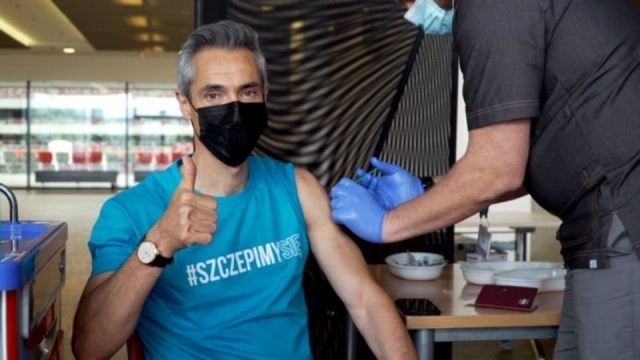 Selekcjoner piłkarskiej reprezentacji Polski Paulo Sousa w poniedziałek zaszczepił się przeciwko COVID-19.