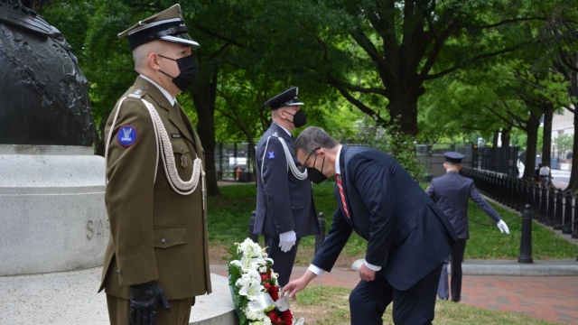 Z okazji Święta Konstytucji 3 maja ambasador RP w Stanach Zjednoczonych Piotr Wilczek złożył wieniec pod pomnikiem Tadeusza Kościuszki w Waszyngtonie. Monument znajduje się w przylegającym do Białego Domu parku Lafayette Square.