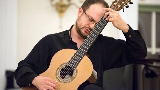 Gitarzysta Krzysztof Meisinger nominowany do tegorocznej nagrody Fryderyk w kategorii Album roku - recital solowy, nagrał kolejną płytę.