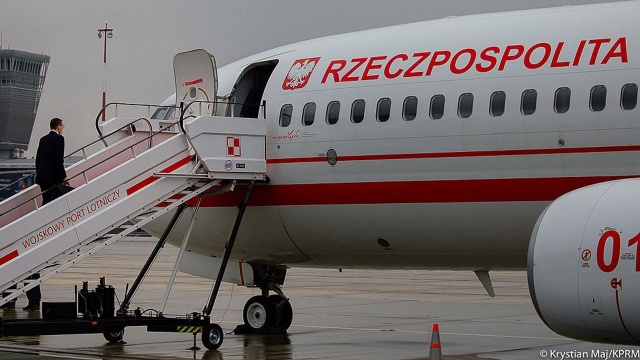 Premier Mateusz Morawiecki powiedział przed wylotem do Portugalii, że na nieformalnym szczycie szefów rządów państw UE zaprezentuje polski model społeczny.