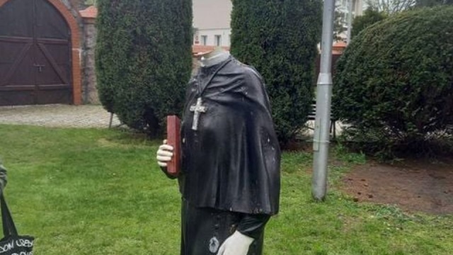 Wandalizm w Myśliborzu. Uszkodzona figura św. Faustyny