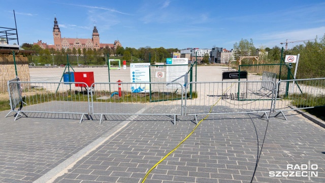 Odświeżają palety i sprzątają ogródek. Rozpoczęły się przygotowania do otwarcia Wyspy Grodzkiej w Szczecinie.