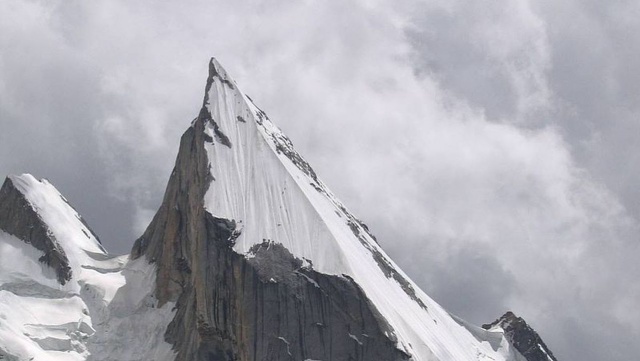 Andrzej Bargiel i Jędrzej Baranowski zdobyli sześciotysięcznik Laila Peak w Karakorum. Następnie obaj zjechali z niego na nartach do obozu położonego 150 metrów niżej.