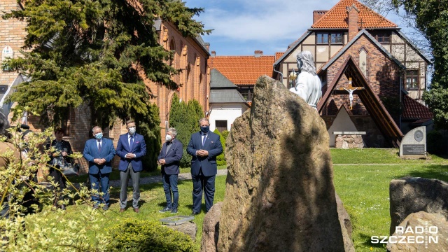 Przyjechaliśmy po to, aby odpowiedzieć na to co się stało w sposób chrześcijański, modlitwą a nie agresją - powiedział w przy Sanktuarium Bożego Miłosierdzia w Myśliborzu wojewoda zachodniopomorski Zbigniew Bogucki.