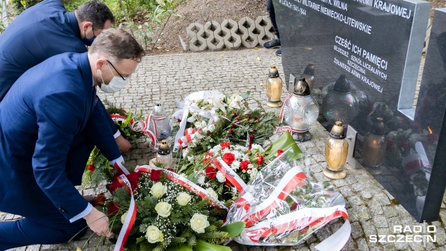 W 79. rocznicę mordu w Ponarach złożono wieńce pod pomnikiem upamiętniającym to wydarzenie na szczecińskim Cmentarzu Centralnym.