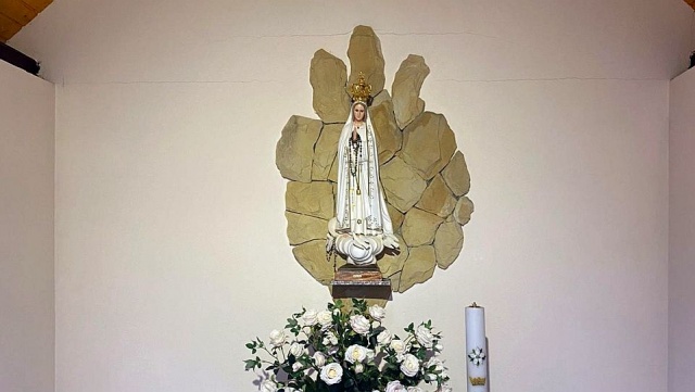13 maja obchodzimy 104. rocznicę objawień fatimskich, a od 2015 roku na terenie diecezjalnego Sanktuarium Matki Bożej Królowej Polski w Krępsku koło Goleniowa znajduje się kaplica maryjna, jedyna w archidiecezji szczecińsko-kamieńskiej dedykowana Matce Bożej Fatimskiej.