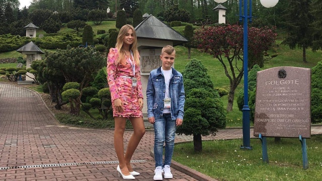 Młodzi wokaliści z Gminy Mieszkowice: Michalina Lewandowska i Maksymilian Szacht zaśpiewają w koncercie Modlę się i przebaczam w Wadowicach.