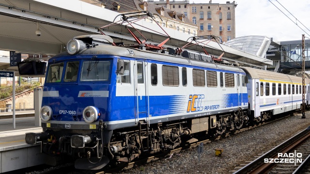 Od soboty wszystkie miejsca siedzące w pociągach są dostępne dla pasażerów. To efekt łagodzenia obostrzeń związanych z pandemią COVID-19.