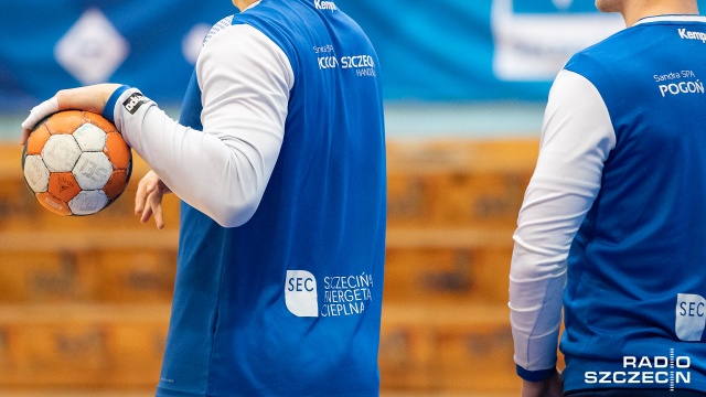 Dobiegła końca seria zwycięstw piłkarzy ręcznych Sandry SPA Pogoni w rozgrywkach o mistrzostwo Polski. Szczecinianie po czterech z rzędu wygranych meczach w sobotni wieczór doznali porażki w Piotrkowie Trybunalskim.