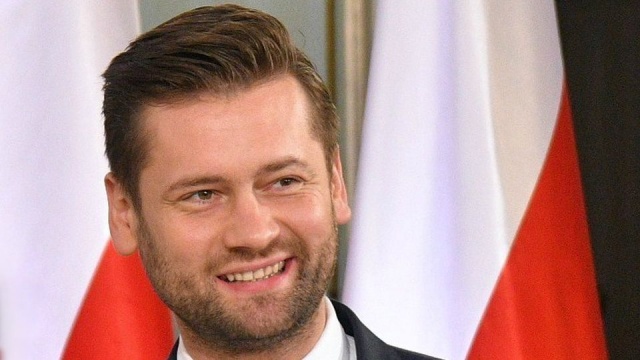 Własną partię chcą założyć: poseł klubu parlamentarnego Prawa i Sprawiedliwości Kamil Bortniczuk wraz z pozostałymi politykami skonfliktowanymi z Porozumieniem Jarosława Gowina.
