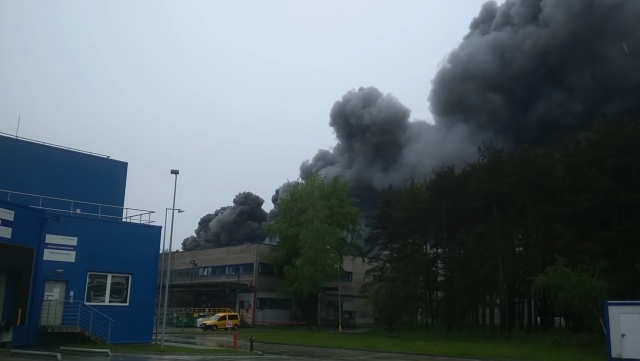 Strażacy walczą ze skutkami pożaru na terenie Kopalni Węgla Brunatnego Bełchatów w Rogowcu (województwo łódzkie).