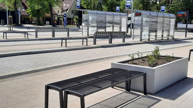 Obecnie trwają odbiory inwestycji wartej ponad 11 milionów złotych. Przy ulicy Metalowej już niedługo będzie można na przykład zaparkować samochód i przesiąść się w autobus komunikacji miejskiej.