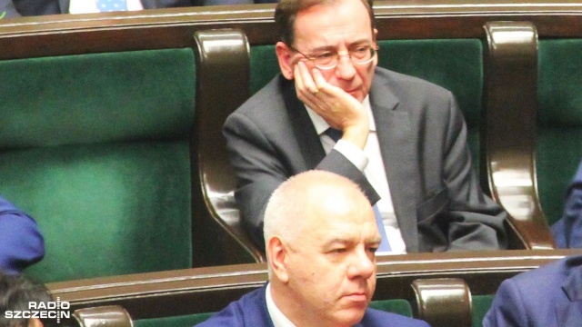 Koalicja Obywatelska składa wnioski o wyrażenie wotum nieufności wobec trzech ministrów: aktywów państwowych Jacka Sasina, spraw wewnętrznych Mariusza Kamińskiego oraz szefa Kancelarii Premiera Michała Dworczyka.