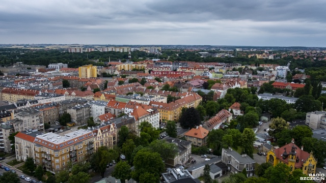 Mimo trwającej od ponad roku pandemii Covid-19 aż 77 procent mieszkańców północno-zachodniej części Polski, w tym województwa zachodniopomorskiego deklaruje, że odczuwa radość co najmniej raz dziennie, ale beztroskie rozbawienie - uczucie tzw. dziecięcej radości - zdarza nam się średnio tylko ok. 4,5 razy w tygodniu. To najwyższy wynik w kraju - wynika z badań pracowni IRCenter na zlecenie marki Kneipp.