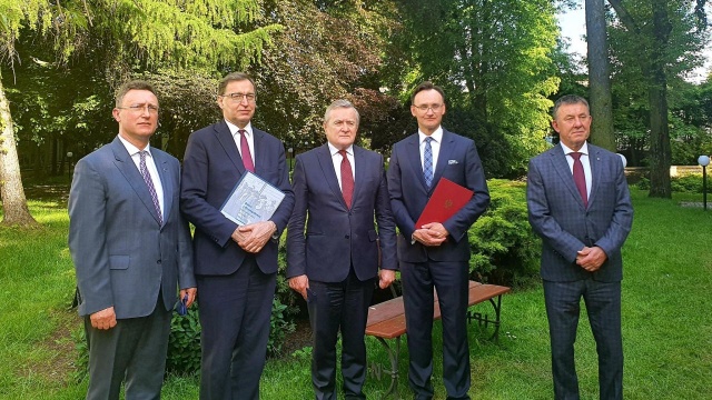 Muzeum Dzieci Polskich - Ofiar Totalitaryzmu powstanie w Łodzi. Nowa placówka ma upamiętniać istniejący w czasie II Wojny Światowej obóz prewencyjny dla dzieci i młodzieży od 6 do 16 roku życia. Muzeum ma przypomnieć tę historię.