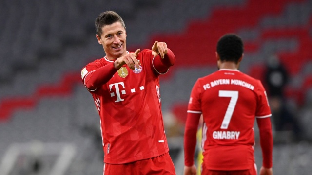 Unia Europejskich Związków Piłkarskich (UEFA) wybrała 23 zawodników, którzy znaleźli się w drużynie sezonu Ligi Mistrzów. W tym gronie znalazł się napastnik Bayernu Monachium i reprezentacji Polski Robert Lewandowski.