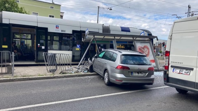 Niebezpieczna kolizja na ulicy Ku Słońcu w Szczecinie.