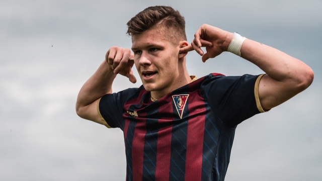 Juniorzy Pogoni Szczecin pokonali Jagiellonię Białystok 3:2 w zaległym meczu i awansowali na 1. miejsce w tabeli rozgrywek o mistrzostwo Polski.
