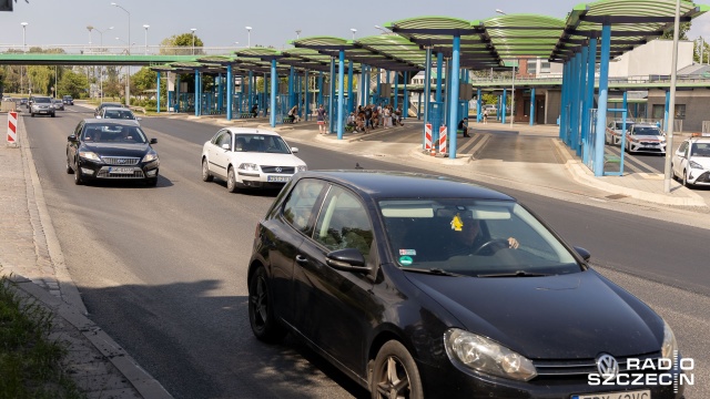 Uwaga kierowcy i pasażerowie szczecińskiej komunikacji miejskiej. Od godziny 20 w piątek zmienia się organizacja ruchu w okolicach Basenu Górniczego w Szczecinie.