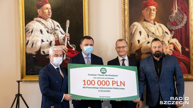 100 tysięcy złotych otrzymał Zakład Genetyki Sądowej Pomorskiego Uniwersytetu Medycznego. Pieniądze na walkę z pandemią koronawirusa przekazała fundacja Hotele dla Medyków.